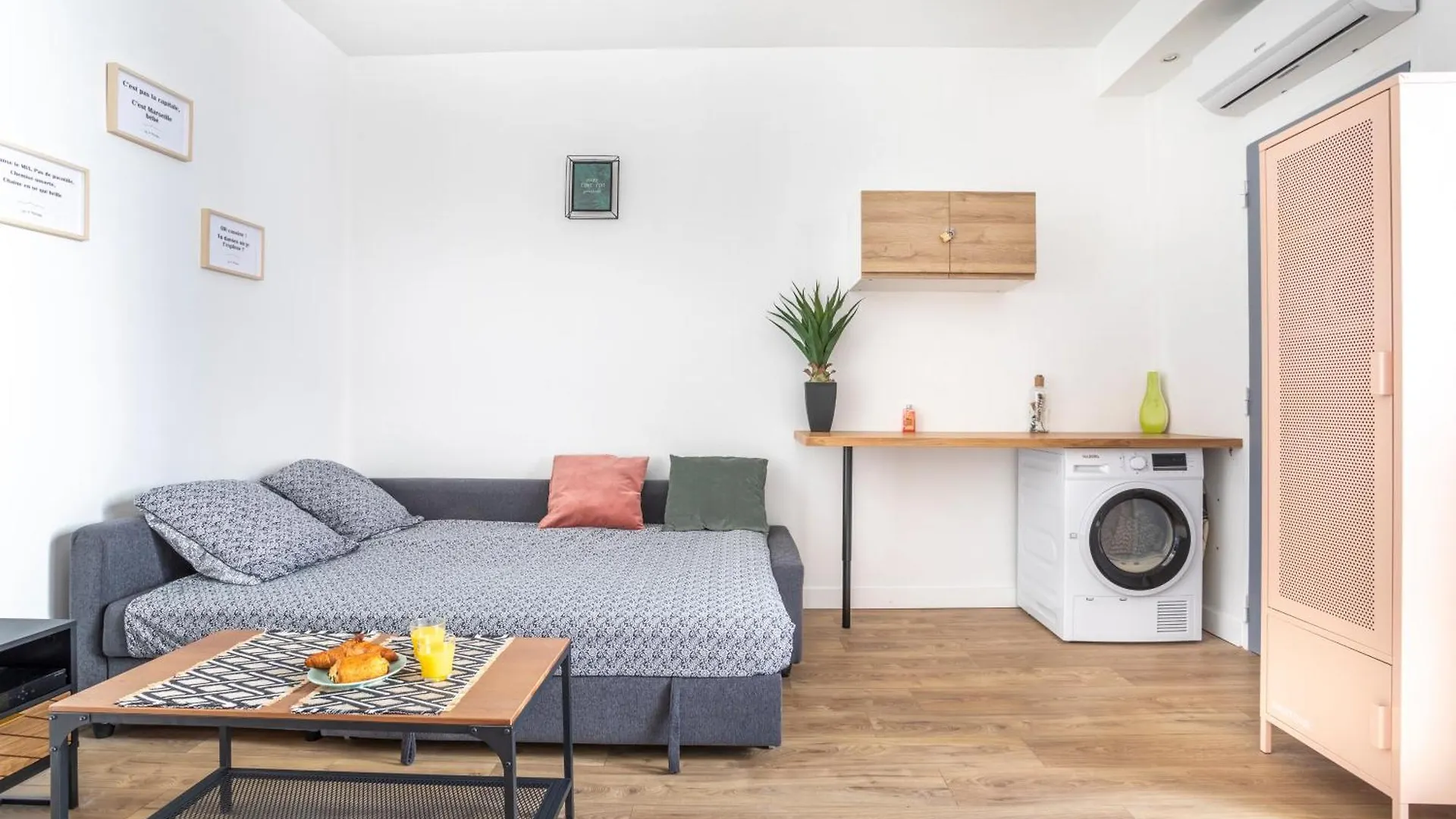 Chez Delphine - Studio Tout Confort Avec Terasse Sur Le Vieux Port Centre Ville - Proche Du Panier Marseille 0*,  France