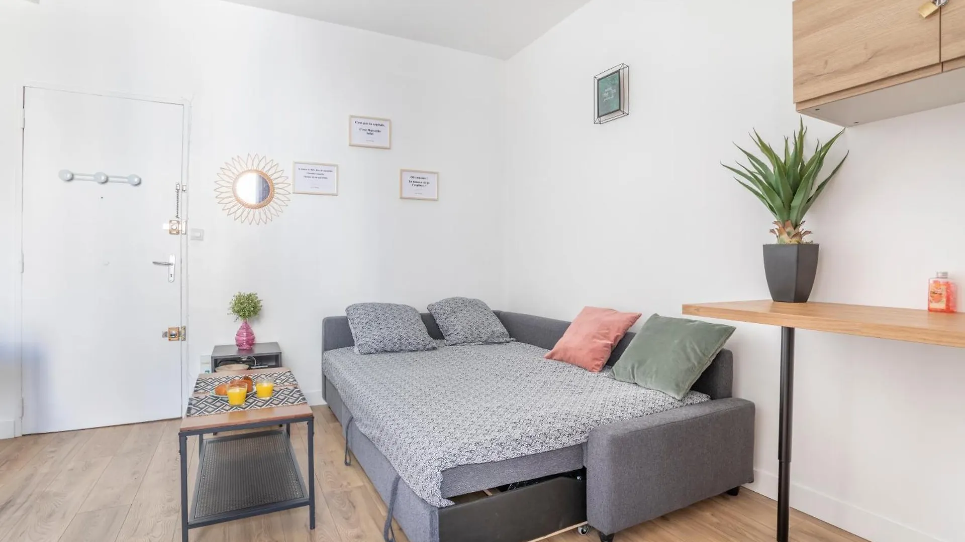 Apartment Chez Delphine - Studio Tout Confort Avec Terasse Sur Le Vieux Port Centre Ville - Proche Du Panier Marseille France