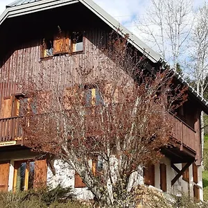 https://grand-chalet-familial-de-8-personnes.hotels-rhonealpes.com