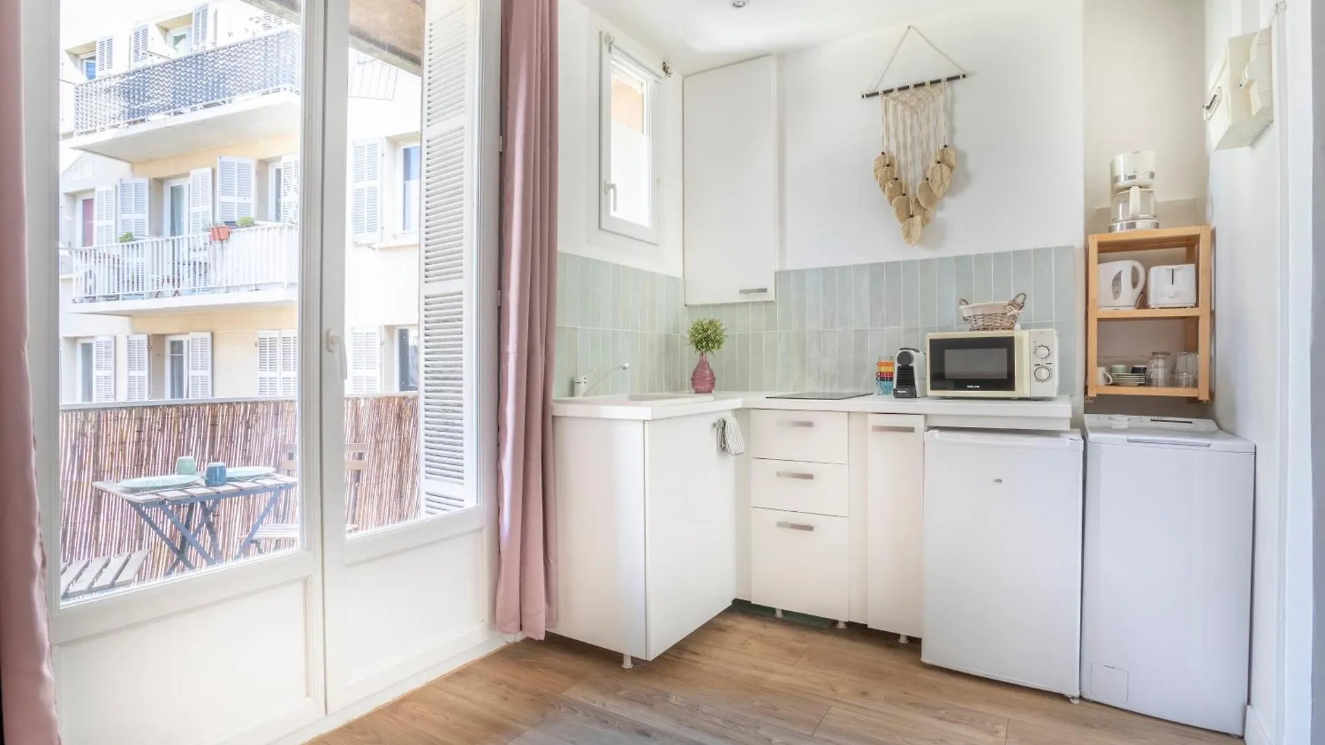 Appartement Chez Delphine - Studio Tout Confort Avec Terasse Sur Le Vieux Port Centre Ville - Proche Du Panier Marseille