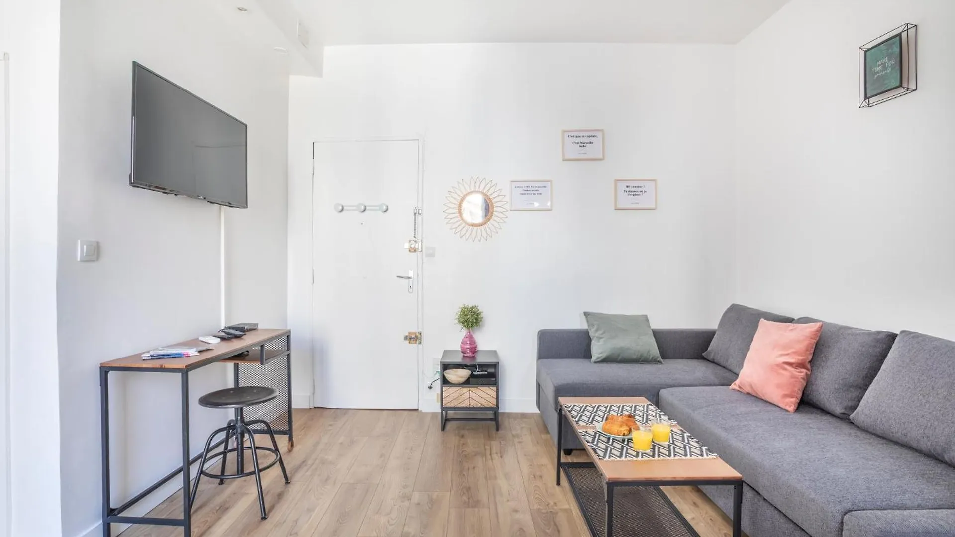 Chez Delphine - Studio Tout Confort Avec Terasse Sur Le Vieux Port Centre Ville - Proche Du Panier Marseille 0*,
